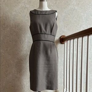 Chic Black and Beige Houndstooth Midi Dress